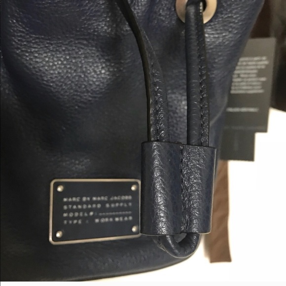 💯Authentic Marc Jacobs crossbody! - Picture 4 of 8